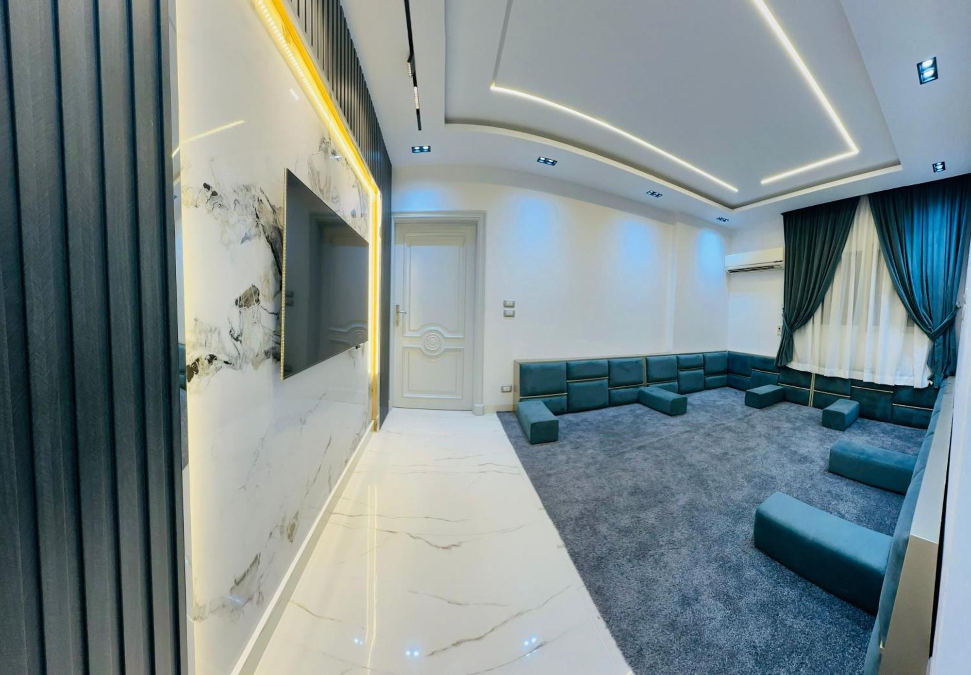Heart Of Al Mohandiseen Apartment